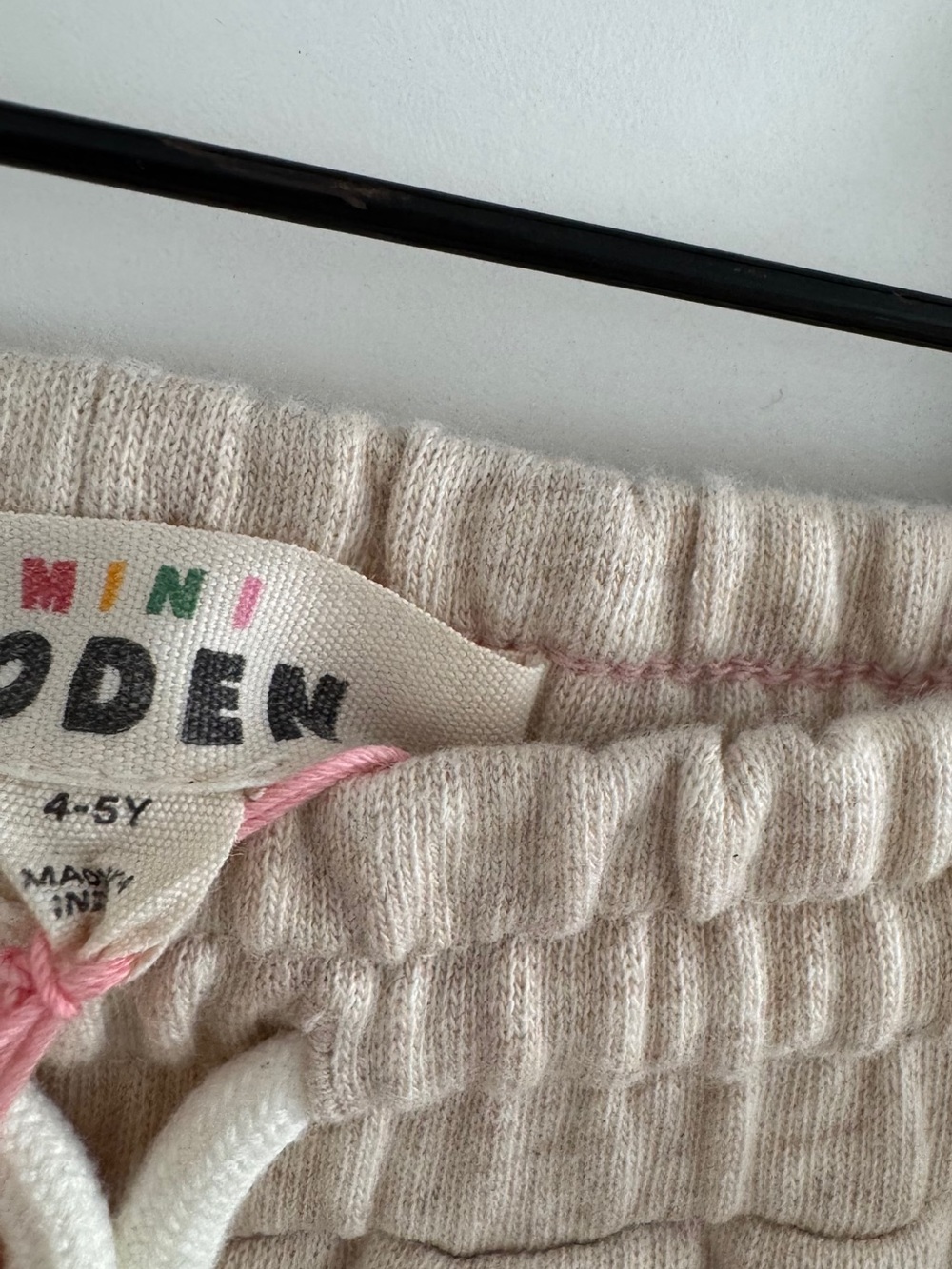 MINI BODEN Kids' Appliqué Wide Leg
Cream oatmeal Sweatpants little girl 4 - 5 Y - Picture 8 of 10